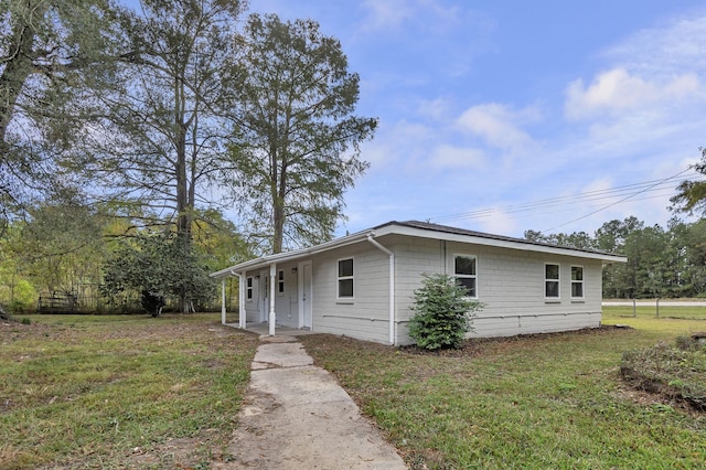 view of front of house with covered porch and a front yard