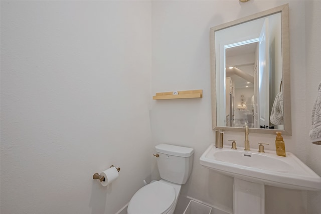 bathroom featuring toilet and sink