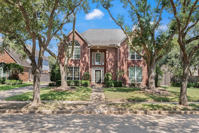 view of front of home featuring a front lawn