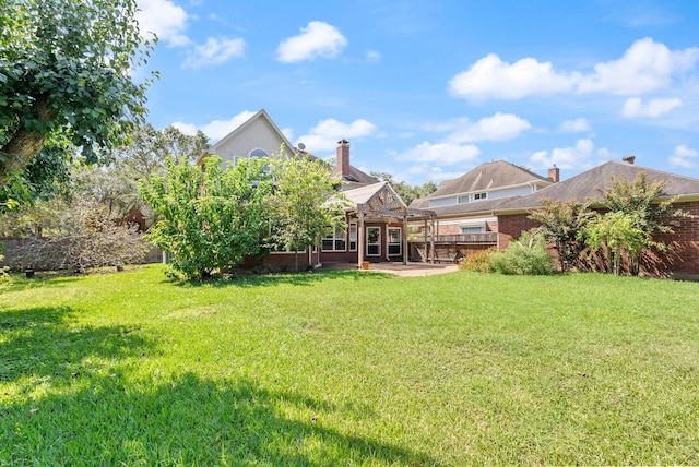 view of yard featuring a patio