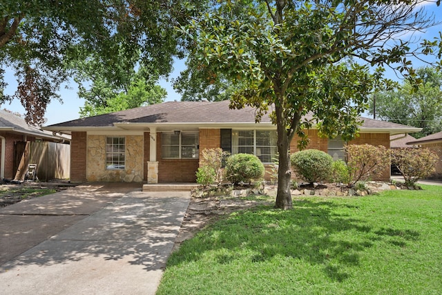 single story home with a front yard