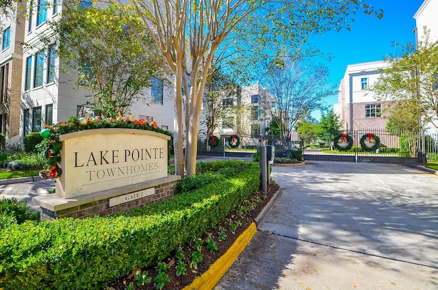 view of community / neighborhood sign