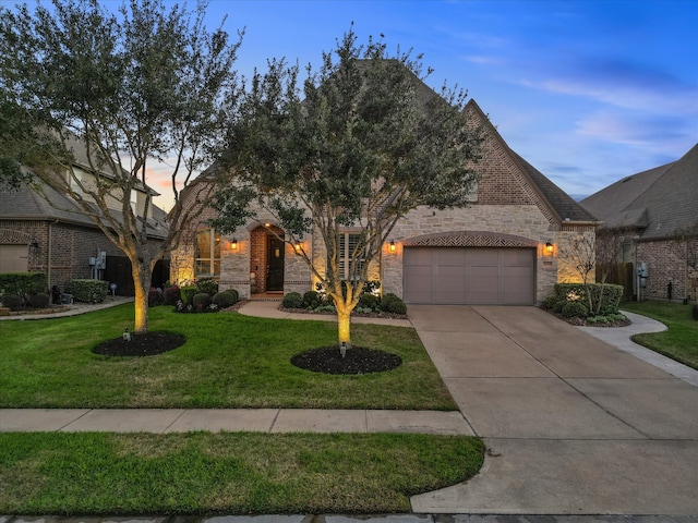 view of front of house with a lawn and a garage