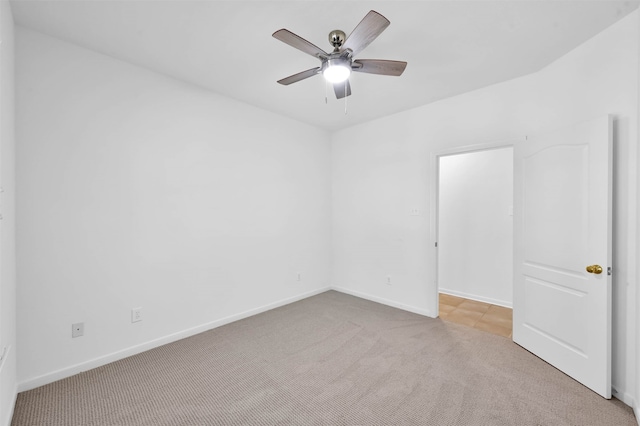 carpeted empty room featuring ceiling fan