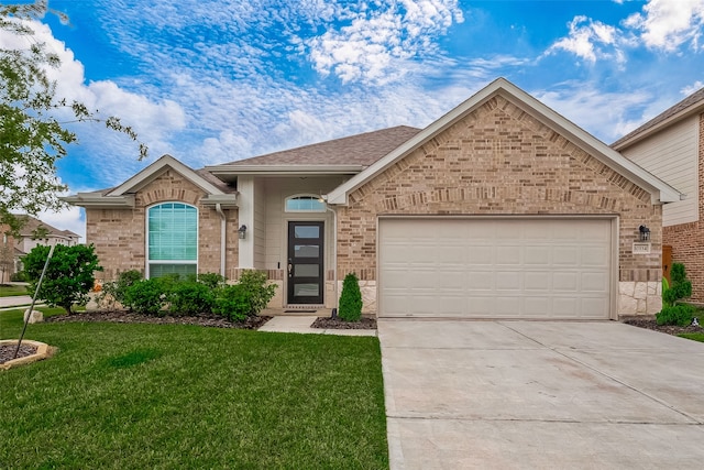 view of front of home featuring a front yard and a garage