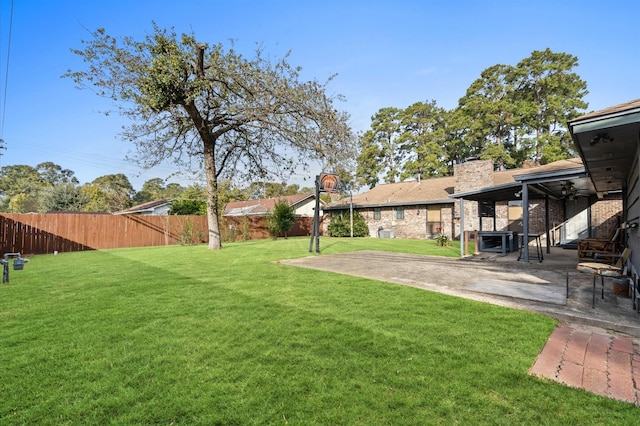 view of yard featuring a patio area