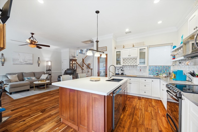 kitchen featuring a center island with sink, dark hardwood / wood-style floors, white cabinetry, and stainless steel appliances