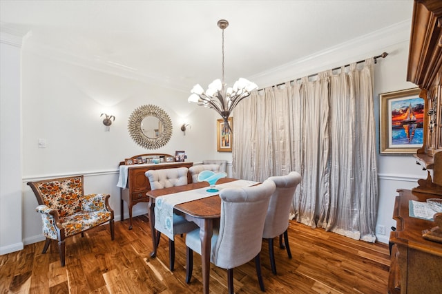 dining space featuring crown molding, dark wood-type flooring, and an inviting chandelier