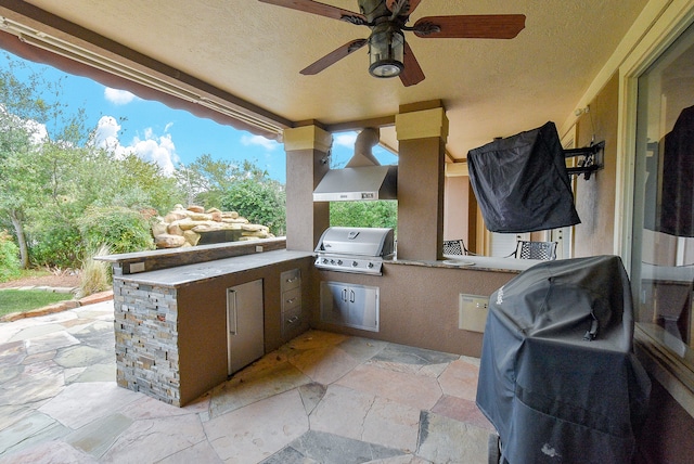 view of patio / terrace with an outdoor kitchen, grilling area, and ceiling fan