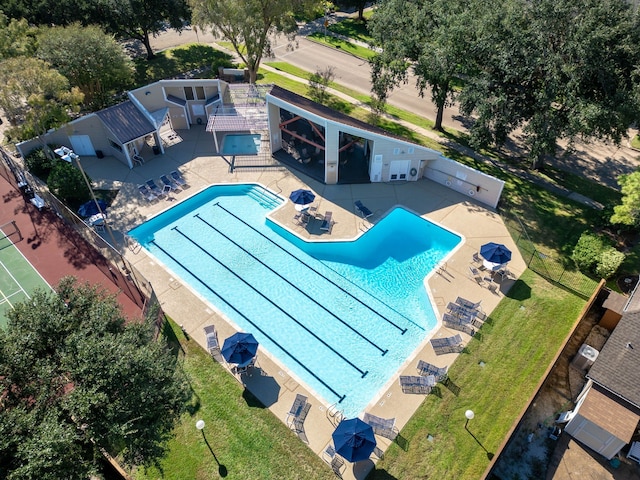 view of swimming pool