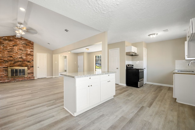 kitchen featuring white cabinetry, sink, tasteful backsplash, light hardwood / wood-style floors, and stainless steel electric range