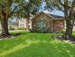 view of front of house with a front lawn