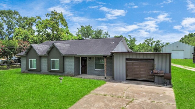 ranch-style house featuring a garage and a front lawn