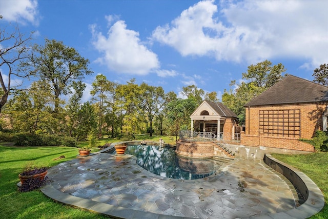 view of swimming pool with a pool with connected hot tub, a lawn, and a patio