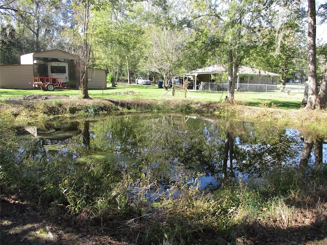 view of yard featuring a water view