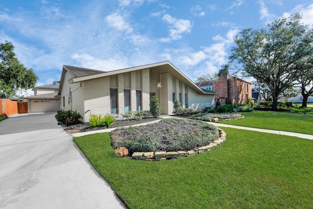 view of front of property with a front yard