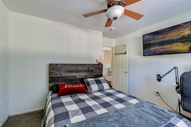 bedroom featuring carpet flooring, a textured ceiling, and ceiling fan