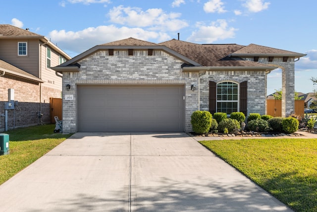 view of front of property featuring a front lawn and a garage