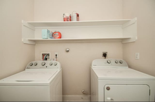 laundry room with washing machine and dryer