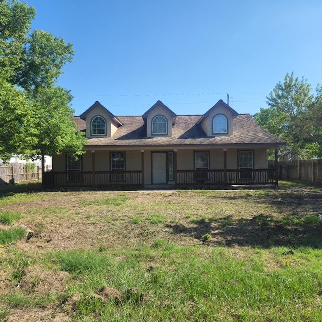 view of front of home featuring a front lawn