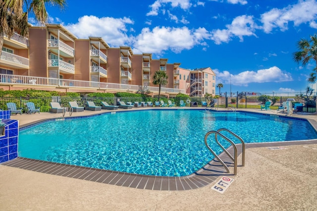 view of swimming pool