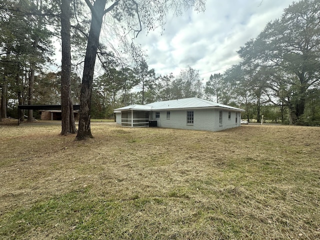 back of house featuring a lawn