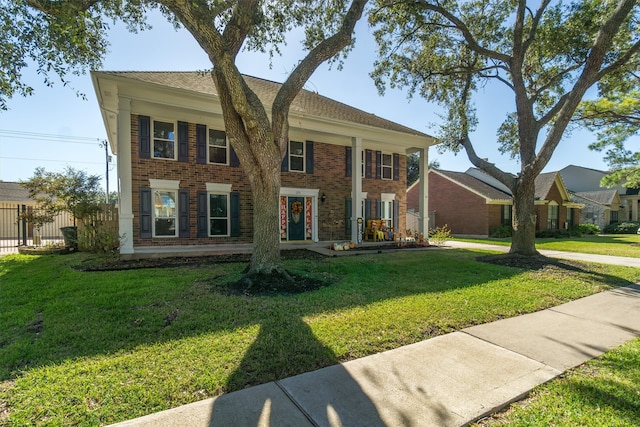 colonial home featuring a front yard