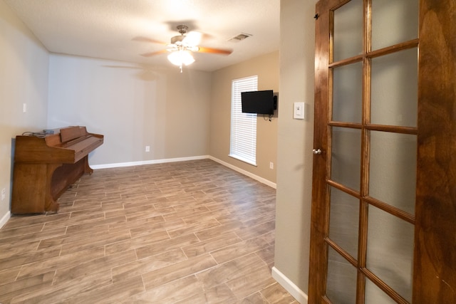 empty room with ceiling fan