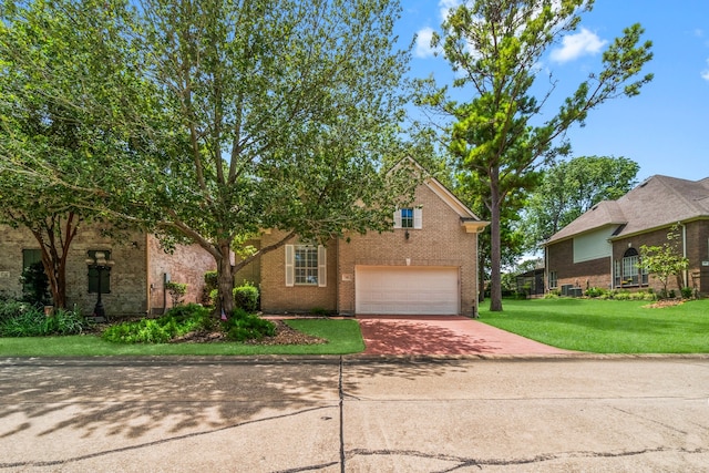 view of front of house featuring a front lawn and a garage