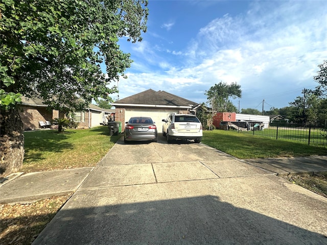 view of front of home featuring a front yard