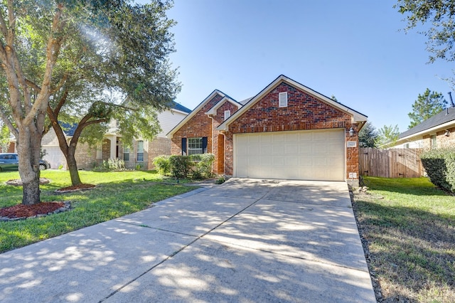 view of front property featuring a front lawn