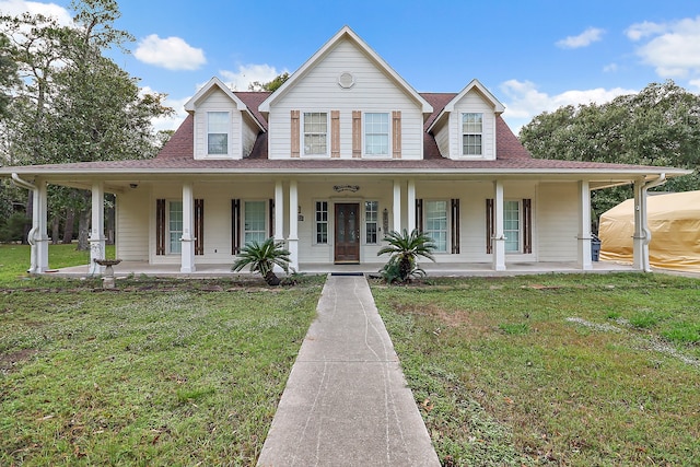 farmhouse featuring a front lawn