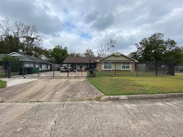 view of front of property featuring a front yard