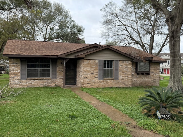 single story home featuring a front yard