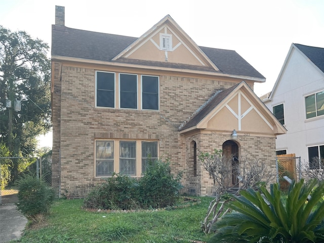 view of front facade with a front lawn