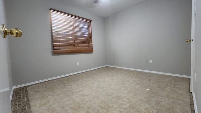 empty room with ceiling fan