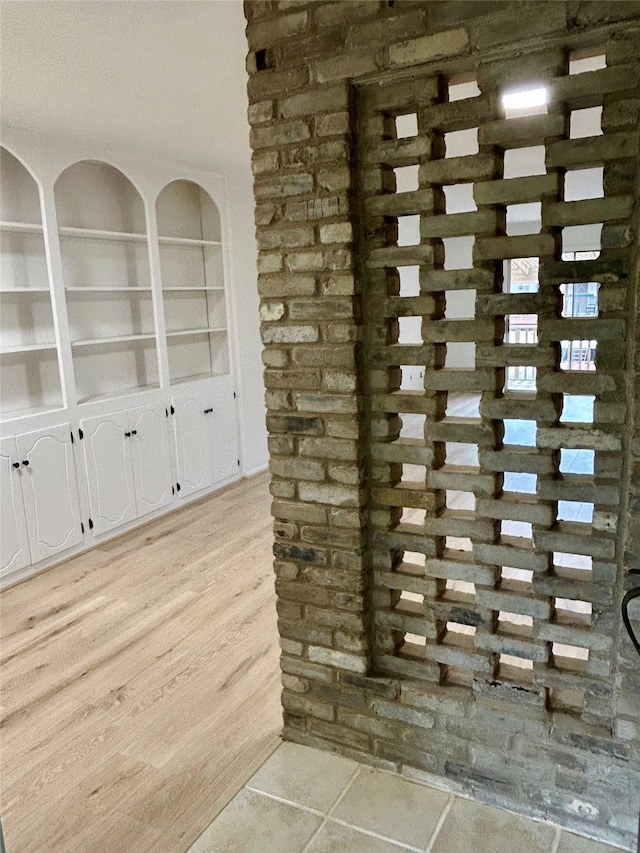 room details featuring hardwood / wood-style floors