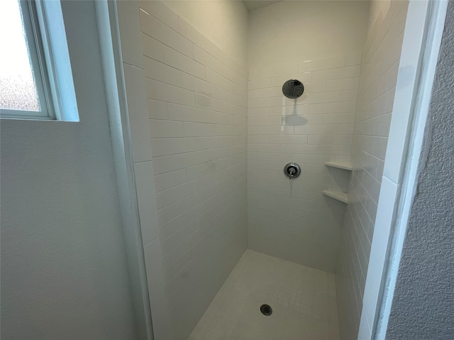 bathroom featuring tiled shower