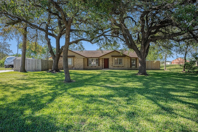 single story home with a front lawn