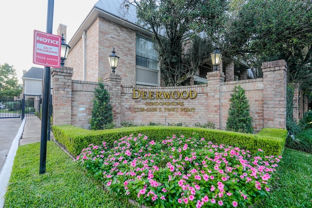 view of community / neighborhood sign