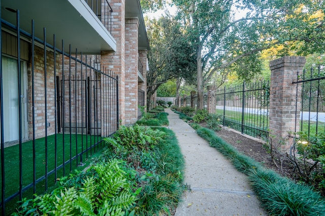 view of gate featuring a lawn