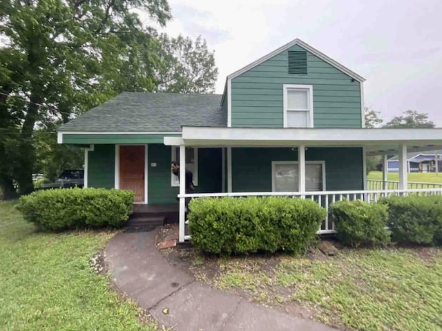 view of front facade featuring covered porch and a front yard