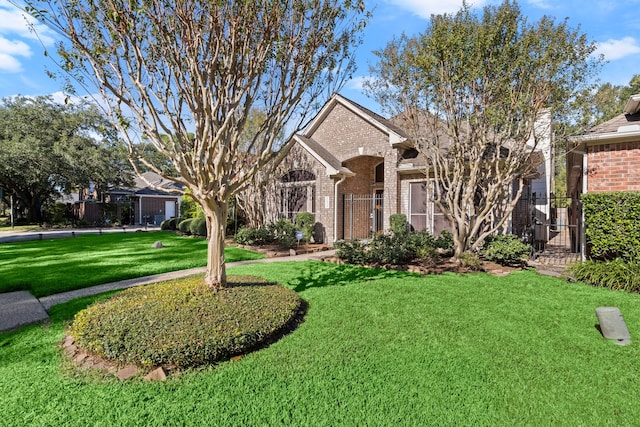 view of front of property with a front yard