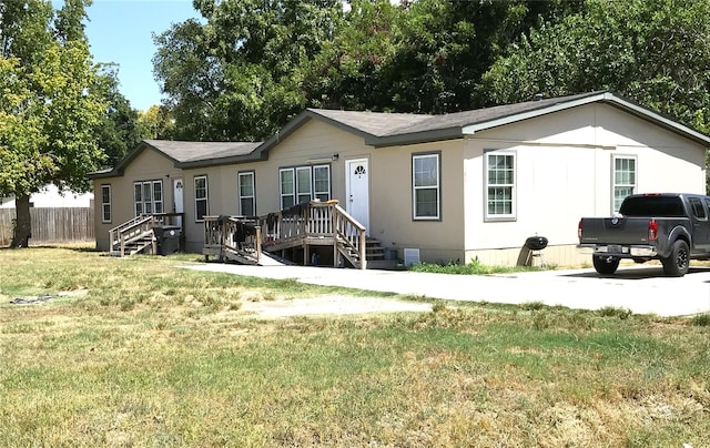 view of front of house with a front yard