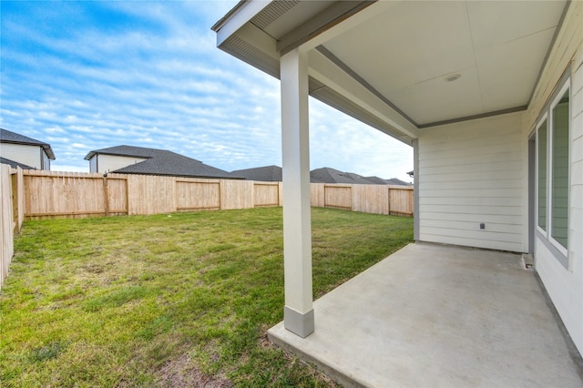 view of yard featuring a patio area