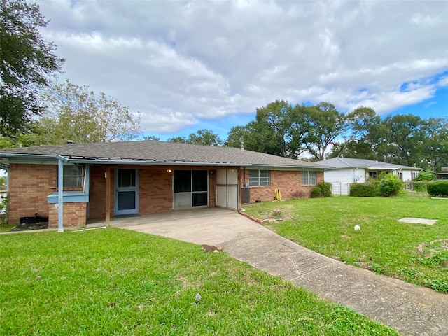 ranch-style house featuring a front lawn