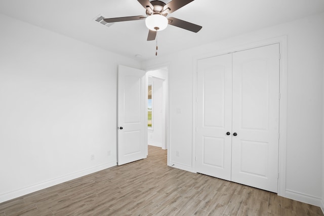 unfurnished bedroom featuring light wood-type flooring, a closet, and ceiling fan