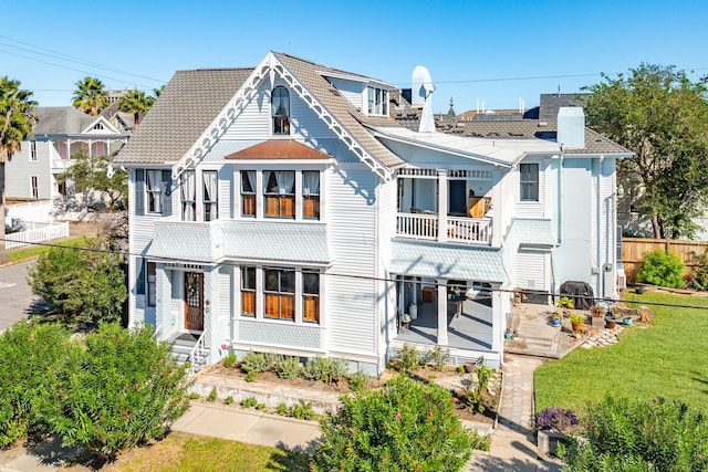 802 16th St, Galveston, TX 77550 - back of property with a balcony