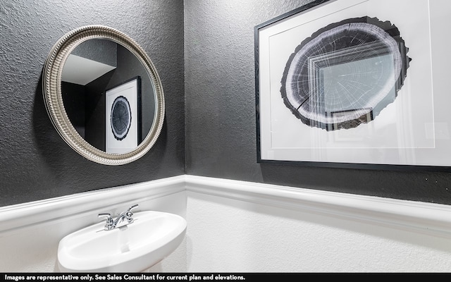 bathroom featuring sink