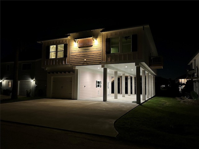 view of front of house with a wall unit AC and a balcony